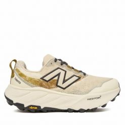 Buty do biegania New Balance. Białe obuwie sportowe damskie New Balance, bez wzorów, bez zapięcia, do biegania. Za 699.99 zł.