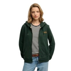 Damska bluza z kapturem zapinana na zamek Superdry Logo Essential. Zielone bluzy damskie Superdry, bez wzorów, bez ramiączek, z kapturem. Za 342.70 zł.