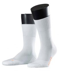 Skarpety sportowe Falke. Białe skarpetki damskie Falke, bez wzorów, z materiału. Za 119.50 zł.