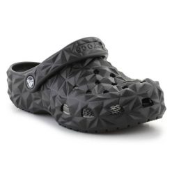 Klapki Crocs Classic Geometric Clog K 209572-001 czarne. Czarne klapki damskie bez wzorów, bez zapięcia. Za 302.18 zł.