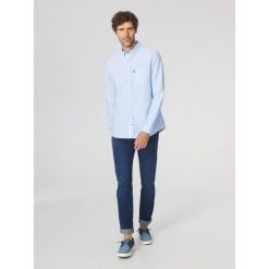 Koszula męska TBS Etendche. Niebieskie koszule męskie TBS, m, bez wzorów, bez kołnierzyka, bez ramiączek. Za 379.00 zł.