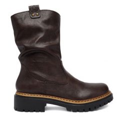 Kozaki Rieker. Brązowe kozaki damskie Rieker, bez wzorów, bez obcasa, na płaskiej podeszwie, bez zapięcia. Za 389.99 zł.