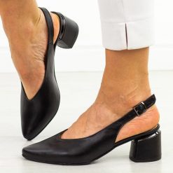 Czarne skórzane Polskie czółenka damskie na obcasie bez pięty Deoni D1450A. Czarne czółenka damskie Deoni, na lato, bez wzorów, ze skóry, eleganckie, bez obcasa, na obcasie, bez zapięcia. Za 439.00 zł.