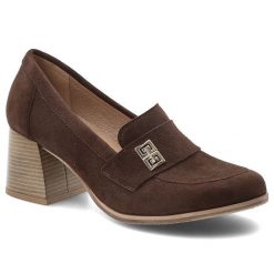 Półbuty damskie Armodo, cholewka ze skóry naturalnej zamszowej wsuwany fason z zabudowanym przodem na stabilnym obcasie, brązowe, 20207. Brązowe półbuty damskie Armodo, bez wzorów, ze skóry, bez obcasa, bez zapięcia. Za 429.00 zł.
