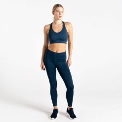 Legginsy turystyczne damskie Influential. Niebieskie legginsy damskie Dare 2B, bez wzorów. W wyprzedaży za 199.99 zł.