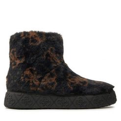 Botki Guess. Czarne botki damskie Guess, z aplikacjami, bez obcasa, na płaskiej podeszwie, bez zapięcia. Za 419.99 zł.