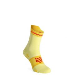 Skarpety biegowe Compressport Pro Racing Socks v4.0 Run High. Żółte skarpetki damskie Compressport, bez wzorów. Za 78.99 zł.