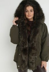 Ciemnozielona Kurtka Parka Oversize z Futerkiem Mitto. Zielone kurtki damskie Born2be, na zimę, l, bez wzorów, bez kaptura. Za 319.99 zł.