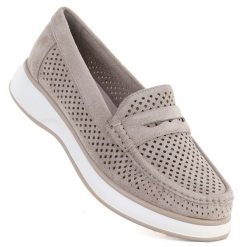 Półbuty damskie ażurowe lordsy szare Sergo Leone MK098H. Szare półbuty damskie Sergio Leone, w ażurowe wzory, z materiału, bez obcasa, bez zapięcia. Za 119.99 zł.