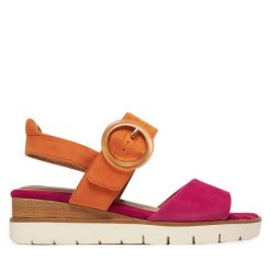 Sandały Tamaris. Czerwone sandały damskie Tamaris, bez wzorów, bez obcasa, na koturnie, bez zapięcia. Za 229.99 zł.