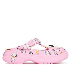 Klapki Crocs. Czerwone klapki damskie Crocs, bez wzorów, bez obcasa, bez zapięcia. Za 319.99 zł.