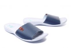 ADANEX SAK64 SARA 24883 GR/SZJ granatowy/szary, kapcie/klapki damskie. Niebieskie klapki damskie Adanex, bez wzorów, ze skóry, bez obcasa, bez zapięcia. Za 50.39 zł.