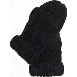 RĘKAWICZKI Z SZENILOWEJ DZIANINY. Czarne rękawiczki damskie TOP SECRET, bez wzorów, z dzianiny. W wyprzedaży za 14.99 zł.