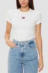 TOMMY JEANS Damski t-shirt w kolorze ecru. Brązowe t-shirty damskie Tommy Jeans, s, bez wzorów, z jeansu, bez kołnierzyka, bez ramiączek. W wyprzedaży za 143.99 zł.