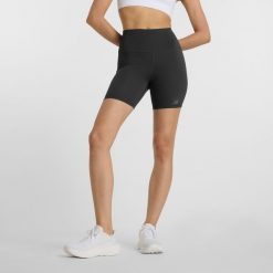 Spodenki damskie New Balance WS51114BK – czarne. Czarne szorty damskie New Balance, bez wzorów, z lycry, z podwyższonym stanem. Za 199.99 zł.