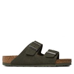Klapki Birkenstock. Brązowe klapki męskie Birkenstock, bez wzorów, bez zapięcia. Za 449.99 zł.