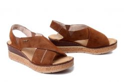 RIEKER 63782-24 brown, sandały damskie. Brązowe sandały damskie Rieker, bez wzorów, bez obcasa, bez zapięcia. Za 255.92 zł.