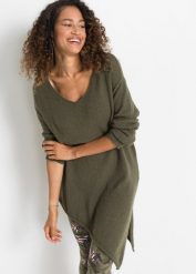 Sweter z asymetryczną linią dołu. Zielone swetry nierozpinane damskie bonprix, bez wzorów, z asymetrycznym kołnierzem, bez ramiączek. Za 119.99 zł.