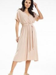 Sukienka Model A642 Beige - awama. Brązowe sukienki damskie Awama, do pracy, l, bez wzorów, z elastanu, biznesowe, bez kołnierzyka, plus size, bez ramiączek, midi, kopertowe. Za 340.97 zł.