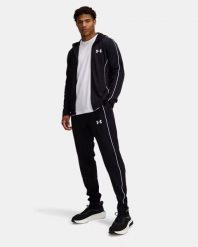 Under Armour UA EMEA TRACKSUIT NOVELTY Komplet dresowy męski. Czarne komplety dresowe męskie Under Armour, m, bez wzorów, z dresówki. Za 249.99 zł.