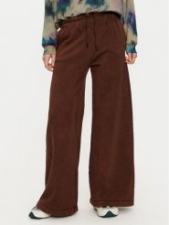 Deha Spodnie dresowe C12175 Brązowy Relaxed Fit. Brązowe spodnie dresowe damskie Deha, bez wzorów, z bawełny. Za 359.99 zł.