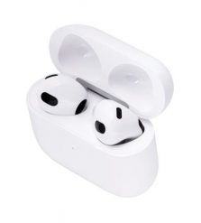 AirPods (3rd gen) with Lightning Charging Case. Słuchawki bezprzewodowe Apple. Za 575.99 zł.