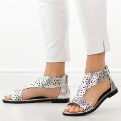 Srebrne sandały damskie M.Daszyński 24148-2 26. Szare sandały damskie M.Daszyński, bez wzorów, z jeansu, bez obcasa, na płaskiej podeszwie, bez zapięcia. Za 169.00 zł.