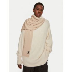 Szalik Calvin Klein. Czerwone szaliki damskie Calvin Klein, bez wzorów. Za 269.99 zł.