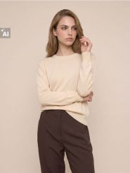 Jednolity sweter z wełną - kremowy. Białe swetry nierozpinane damskie Sinsay, l, bez wzorów, z wełny, bez kołnierzyka, bez ramiączek. Za 79.99 zł.