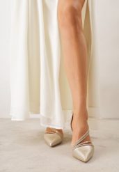 Złote Eleganckie Szpilki VICES Zdobione Paskami z Cyrkoniami Thalasura. Żółte szpilki damskie Born2be, z aplikacjami, bez obcasa, na szpilce, bez zapięcia. Za 119.99 zł.