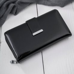 Portfel damski skórzany duży lakierowany czarny poziomy z RFID SP-25-BL. Czarne portfele damskie z lakierowanej skóry. Za 119.00 zł.