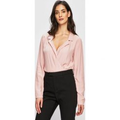 Tally Weijl - Bluzka. Czerwone bluzki damskie TALLY WEIJL, l, bez wzorów, z materiału, casualowe, bez kołnierzyka, bez ramiączek. W wyprzedaży za 49.90 zł.