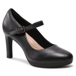 Półbuty Clarks. Czarne półbuty damskie Clarks, bez wzorów, bez obcasa, na obcasie, bez zapięcia. Za 269.99 zł.
