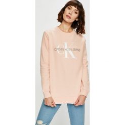 Calvin Klein Jeans - Bluza J20J207830. Czerwone bluzy damskie Calvin Klein Jeans, m, bez wzorów, z bawełny, bez ramiączek, bez kaptura. W wyprzedaży za 259.90 zł.