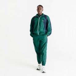 Spodnie dresowe unisex Decathlon AFLF zielone. Zielone spodnie dresowe damskie Decathlon, s, bez wzorów, z dresówki, na fitness i siłownię. W wyprzedaży za 99.99 zł.