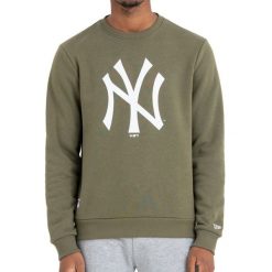 Bluza New Era New York Yankees Crew Neck. Białe bluzy męskie New Era, m, bez wzorów, sportowe, bez ramiączek, bez kaptura. Za 215.85 zł.