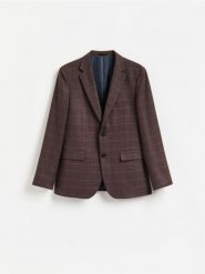 Marynarka slim fit z dodatkiem wiskozy - mahoniowy. Brązowe garnitury męskie Reserved, l, bez wzorów, z tkaniny, bez kołnierzyka, bez ramiączek. Za 359.99 zł.