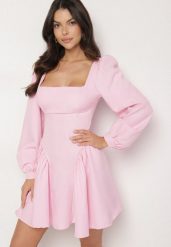 Różowa Sukienka z Gorsetową Górą i Wiązaniem Lilevana. Czerwone sukienki damskie Born2be, m, z aplikacjami, eleganckie, bez kołnierzyka, bez ramiączek, maxi, dopasowane. Za 139.99 zł.