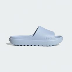 Klapki Adilette Lumia. Niebieskie klapki męskie Adidas, bez wzorów, z materiału, bez zapięcia. Za 111.99 zł.