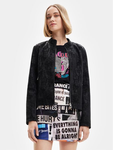 Desigual Kurtka z imitacji skóry Detroit 23SWEW02 Czarny Regular Fit. Czarne kurtki damskie Desigual, xs, bez wzorów, ze skóry, bez kaptura. Za 319.99 zł.