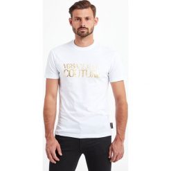 T-SHIRT Versace Jeans Couture. T-shirty męskie Versace Jeans Couture, m, bez wzorów, z jeansu, bez kołnierzyka, bez ramiączek. W wyprzedaży za 354.50 zł.
