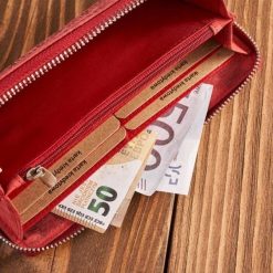 Paolo Peruzzi Portfel damski skórzany czerwony w geometryczny wzór RFID T-116-HRD. Czerwone portfele damskie Paolo Peruzzi. Za 96.58 zł.