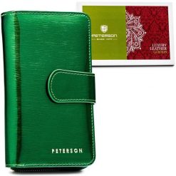 Portfel damski Peterson PTN 76116-SH zielony. Zielone portfele damskie Peterson, z lakierowanej skóry. Za 69.99 zł.