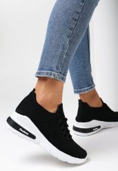 Czarne Buty Sportowe Amathousa. Czarne obuwie sportowe damskie Born2be, bez wzorów, z jeansu, bez zapięcia. Za 44.99 zł.