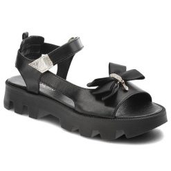 Czarne Sandały Chebello Modne Obuwie Damskie. Czarne sandały damskie CheBello, z aplikacjami, ze skóry, bez obcasa, bez zapięcia. Za 379.00 zł.