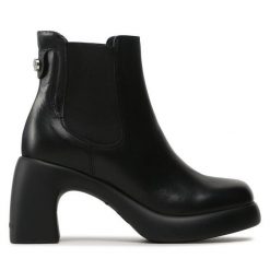 Botki KARL LAGERFELD. Czarne botki damskie KARL LAGERFELD, bez wzorów, bez obcasa, na słupku, bez zapięcia. Za 1,399.00 zł.