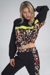 Dwukolorowa Krótka Bluza z Kapturem - Wzór 122. Brązowe bluzy damskie Figl, s, bez wzorów, z elastanu, bez ramiączek, z kapturem. Za 189.00 zł.