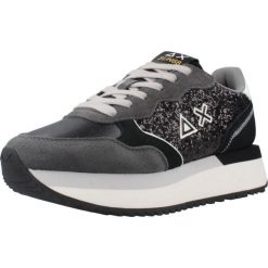 Buty SUN68 BIG ALLY GLITTER Czarny. Czarne obuwie trekkingowe damskie SUN68, ze skóry, bez zapięcia. Za 287.99 zł.