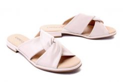 CAPRICE 9-27100-20 144 offwhite soft, klapki damskie. Brązowe klapki damskie Caprice, na lato, bez wzorów, bez obcasa, na obcasie, bez zapięcia. Za 188.93 zł.