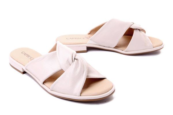 CAPRICE 9-27100-20 144 offwhite soft, klapki damskie. Brązowe klapki damskie Caprice, na lato, bez wzorów, bez obcasa, na obcasie, bez zapięcia. Za 269.90 zł.